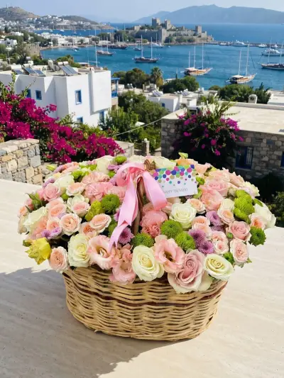 Zarif Sepet İçerisinde Pembe Karanfiller