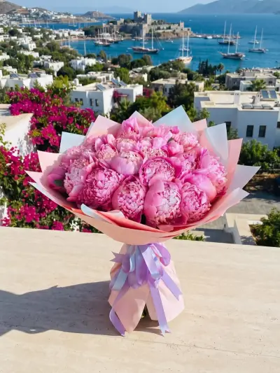 Fuşya Ambalajlı Pembe Gül Buketi