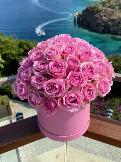 Deniz Manzaralı Pembe Gül Kutusu